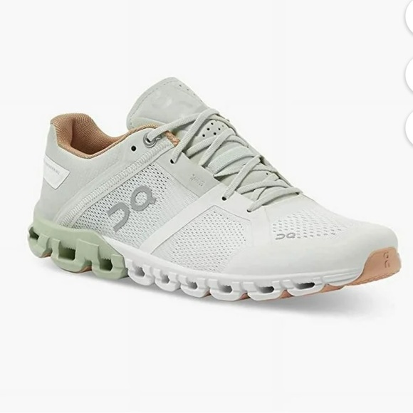 On Running Shoes - ON Running Women Cloudflow -
Aloe/White size 6 new